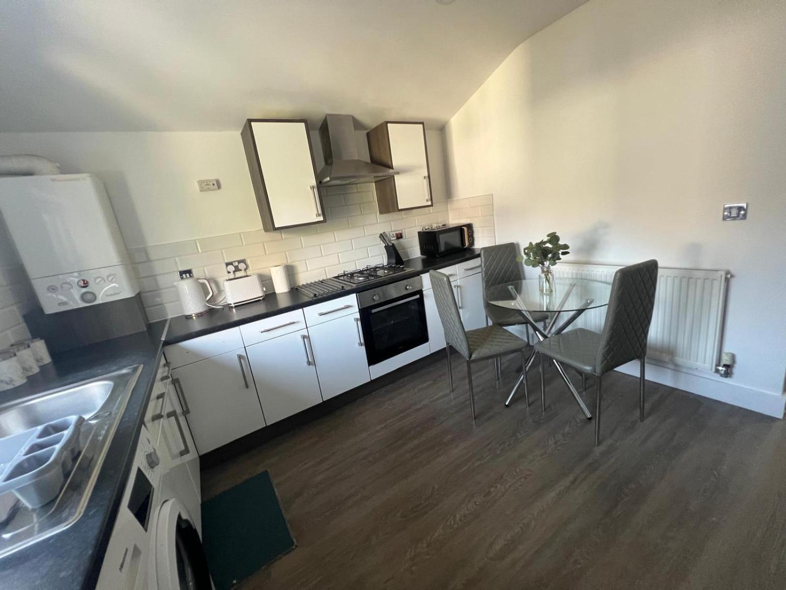 City Centre Location! For Business And Leisure! 5/6 Guests Cardiff Exterior photo