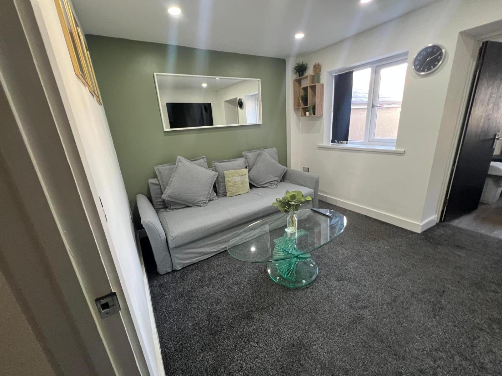 City Centre Location! For Business And Leisure! 5/6 Guests Cardiff Exterior photo
